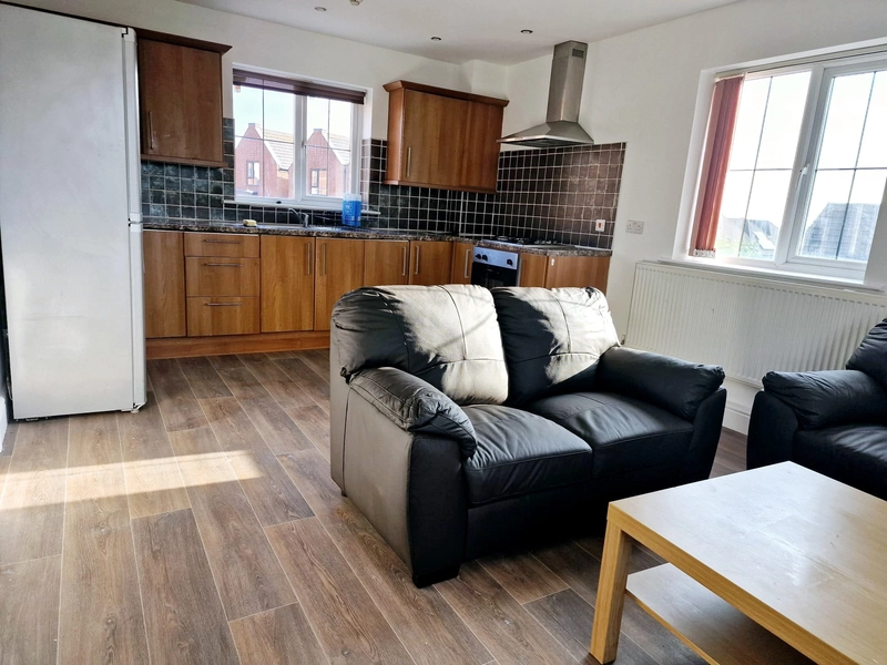 Modern 3 bed apt - Flat 8, Bawas place - Alfreton Road - Thumbnail 10